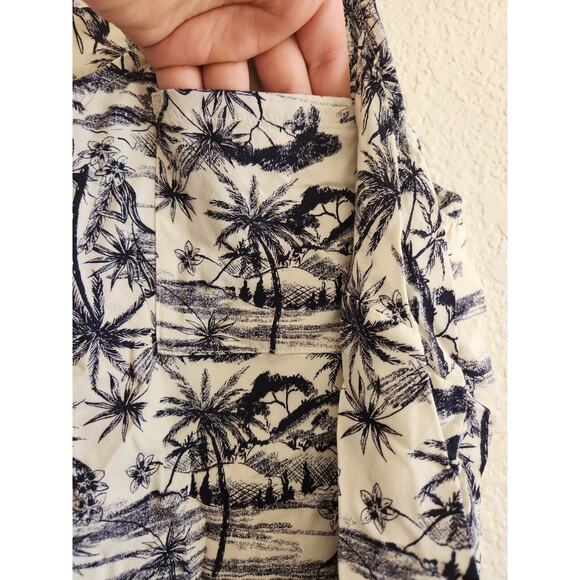 Torrid Short Sleeve Palm Summer Blouse 1 - Picture 3 of 8